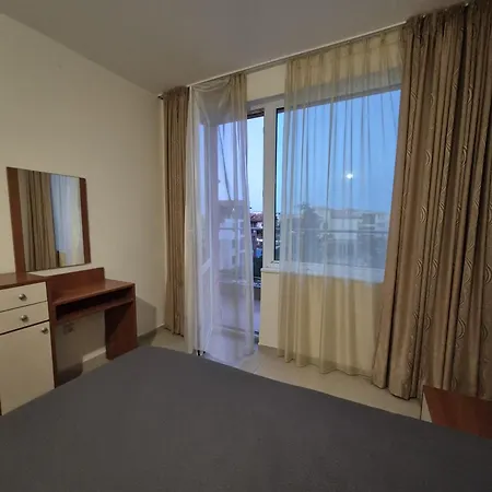 Ravda Apartment *